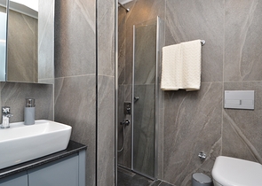 شقة مناسبة للاستثمار في مركز الانيا - غرفة وصالة مفروشة -كليوباترا / الانيا 