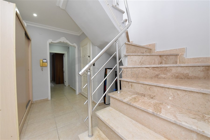 دوبلكس عائلية واسعة -4 غرف وصالة -في محمودلار / الانيا