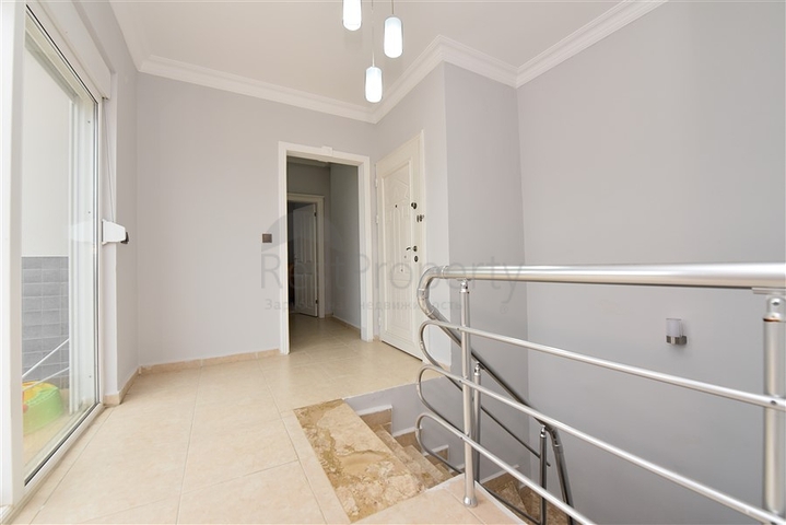 دوبلكس عائلية واسعة -4 غرف وصالة -في محمودلار / الانيا