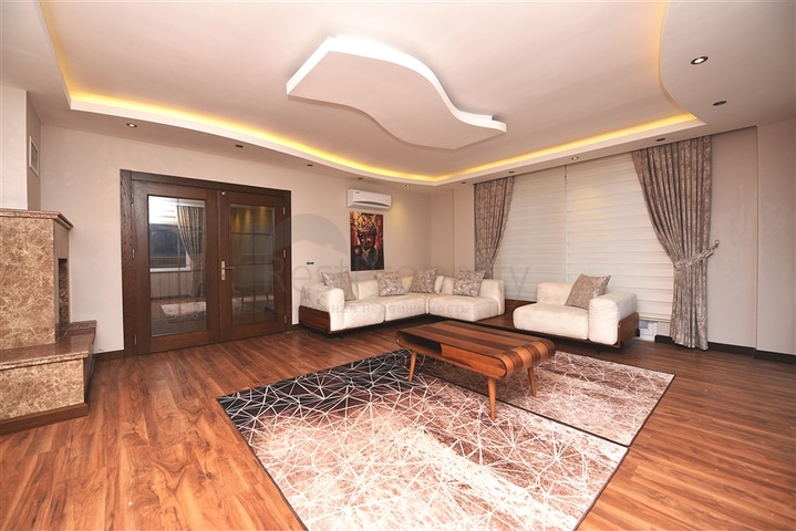 دوبلكس عائلية واسعة باطلالة بحر - ضمن مجمع سكني في محمودلار / الانيا 