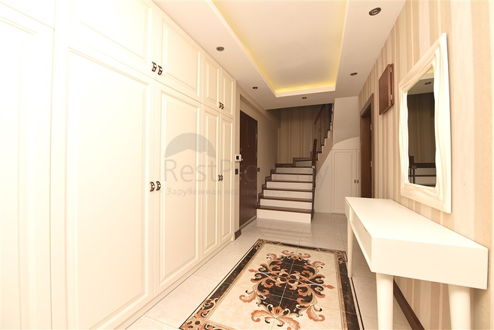 دوبلكس عائلية واسعة باطلالة بحر - ضمن مجمع سكني في محمودلار / الانيا 