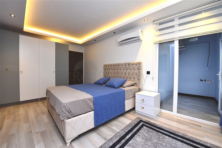 دوبلكس عائلية واسعة باطلالة بحر - ضمن مجمع سكني في محمودلار / الانيا 