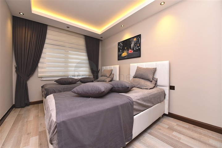 دوبلكس عائلية واسعة باطلالة بحر - ضمن مجمع سكني في محمودلار / الانيا 