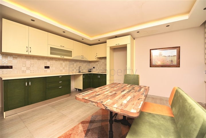 دوبلكس عائلية واسعة باطلالة بحر - ضمن مجمع سكني في محمودلار / الانيا 