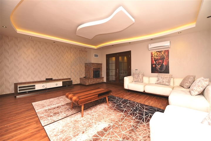 دوبلكس عائلية واسعة باطلالة بحر - ضمن مجمع سكني في محمودلار / الانيا 