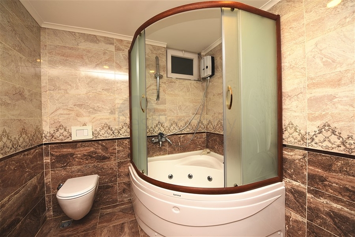 دوبلكس عائلية واسعة باطلالة بحر - ضمن مجمع سكني في محمودلار / الانيا 