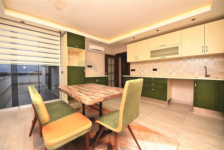 دوبلكس عائلية واسعة باطلالة بحر - ضمن مجمع سكني في محمودلار / الانيا 