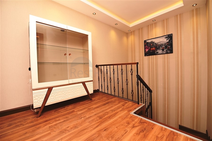 دوبلكس عائلية واسعة باطلالة بحر - ضمن مجمع سكني في محمودلار / الانيا 