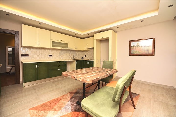 دوبلكس عائلية واسعة باطلالة بحر - ضمن مجمع سكني في محمودلار / الانيا 