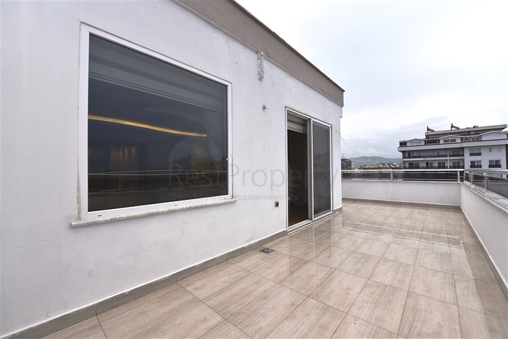 دوبلكس عائلية واسعة باطلالة بحر - ضمن مجمع سكني في محمودلار / الانيا 