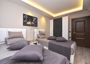 دوبلكس عائلية واسعة باطلالة بحر - ضمن مجمع سكني في محمودلار / الانيا 