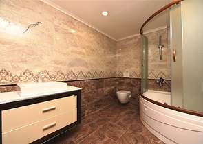 دوبلكس عائلية واسعة باطلالة بحر - ضمن مجمع سكني في محمودلار / الانيا 