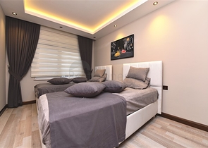 دوبلكس عائلية واسعة باطلالة بحر - ضمن مجمع سكني في محمودلار / الانيا 