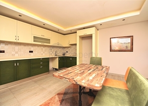 دوبلكس عائلية واسعة باطلالة بحر - ضمن مجمع سكني في محمودلار / الانيا 