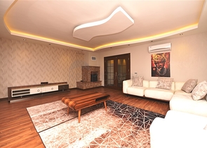 دوبلكس عائلية واسعة باطلالة بحر - ضمن مجمع سكني في محمودلار / الانيا 