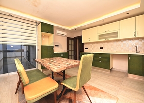 دوبلكس عائلية واسعة باطلالة بحر - ضمن مجمع سكني في محمودلار / الانيا 