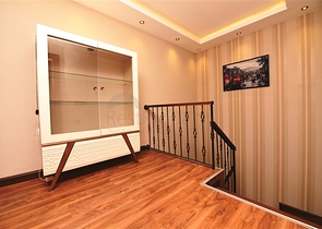 دوبلكس عائلية واسعة باطلالة بحر - ضمن مجمع سكني في محمودلار / الانيا 