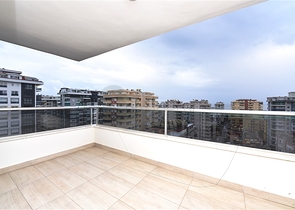 دوبلكس عائلية واسعة باطلالة بحر - ضمن مجمع سكني في محمودلار / الانيا 