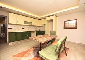 دوبلكس عائلية واسعة باطلالة بحر - ضمن مجمع سكني في محمودلار / الانيا 