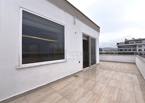 دوبلكس عائلية واسعة باطلالة بحر - ضمن مجمع سكني في محمودلار / الانيا 