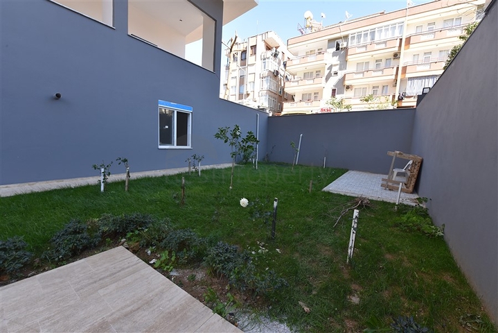 مطبخ منفصل - شقة 2 غرفة وصالة -جديدة- في مركز الانيا 