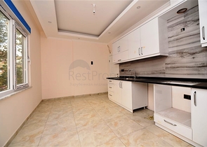 مطبخ منفصل - شقة 2 غرفة وصالة -جديدة- في مركز الانيا 