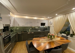 اطلالة بحر - دوبلكس واسعة 3 غرف وصالة -في كاستل / الانيا 