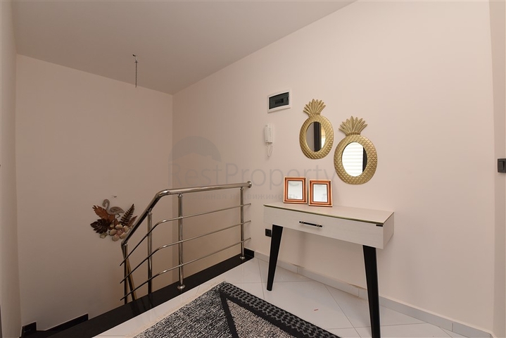 دوبلكس ضمن مجمع فاخر -قريب من البحر والخدمات في محمودلار / الانيا 