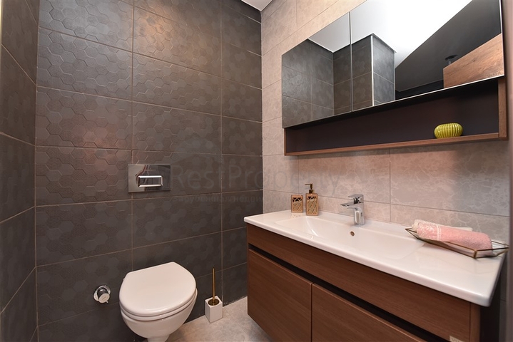 دوبلكس ضمن مجمع فاخر -قريب من البحر والخدمات في محمودلار / الانيا 