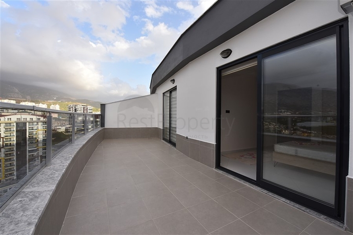 دوبلكس ضمن مجمع فاخر -قريب من البحر والخدمات في محمودلار / الانيا 