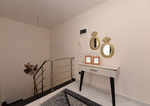 دوبلكس ضمن مجمع فاخر -قريب من البحر والخدمات في محمودلار / الانيا 