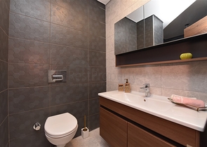 دوبلكس ضمن مجمع فاخر -قريب من البحر والخدمات في محمودلار / الانيا 