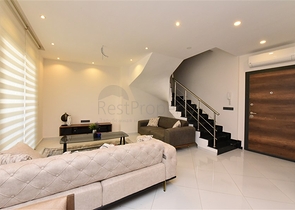 دوبلكس ضمن مجمع فاخر -قريب من البحر والخدمات في محمودلار / الانيا 