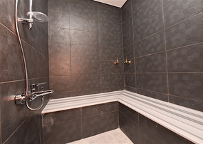 دوبلكس ضمن مجمع فاخر -قريب من البحر والخدمات في محمودلار / الانيا 