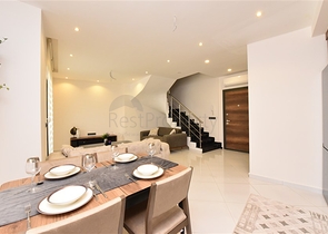 دوبلكس ضمن مجمع فاخر -قريب من البحر والخدمات في محمودلار / الانيا 