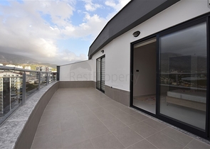 دوبلكس ضمن مجمع فاخر -قريب من البحر والخدمات في محمودلار / الانيا 