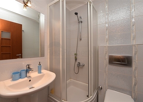 عقارات فاخرة في مركز الانيا -شقة 2 غرفة وصالة ضمن مجمع 5 نجوم -مركز الانيا 