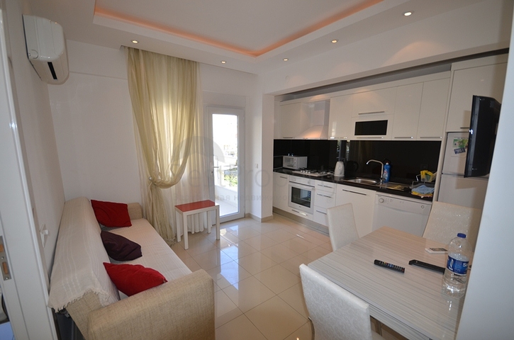 قريبة من شاطئ كليوباترا - شقة مفروشة -غرفة وصالة -في مركز الانيا 