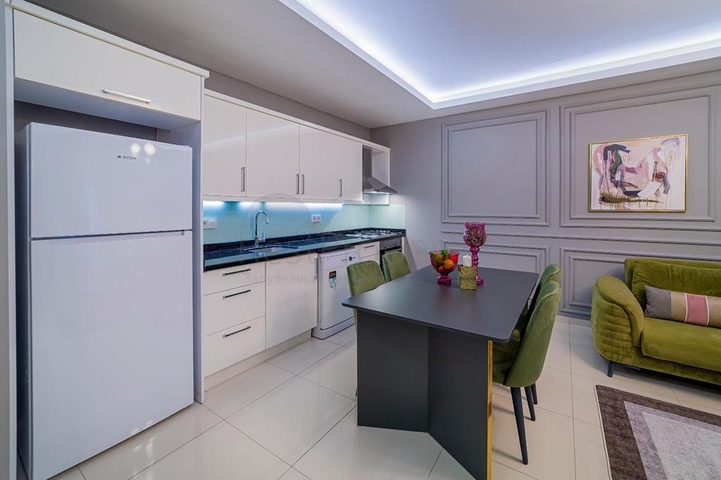 شقة واسعة - غرفة نوم وصالة -اثاث انيق -في محمودلار / الانيا 