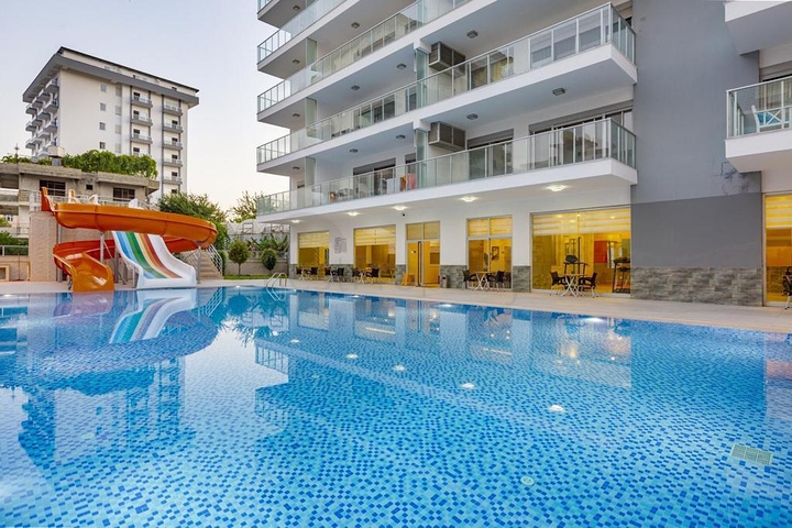 شقة واسعة - غرفة نوم وصالة -اثاث انيق -في محمودلار / الانيا 