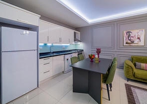 شقة واسعة - غرفة نوم وصالة -اثاث انيق -في محمودلار / الانيا 