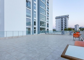 شقة واسعة - غرفة نوم وصالة -اثاث انيق -في محمودلار / الانيا 