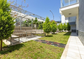 شقة واسعة - غرفة نوم وصالة -اثاث انيق -في محمودلار / الانيا 