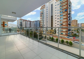 شقة واسعة - غرفة نوم وصالة -اثاث انيق -في محمودلار / الانيا 