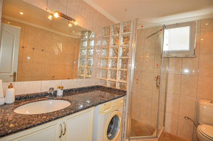 شقة للبيع في كاستل بسعر مناسب -غرفتين وصالة -اثاث انيق -كاستل / الانيا 