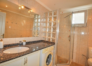 شقة للبيع في كاستل بسعر مناسب -غرفتين وصالة -اثاث انيق -كاستل / الانيا 