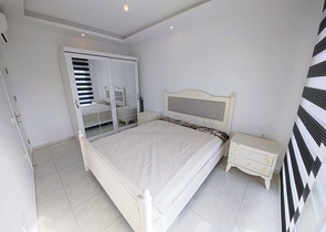 قريبة من البحر والخدمات -شقة غرفة وصالة في محمودلار / الانيا 