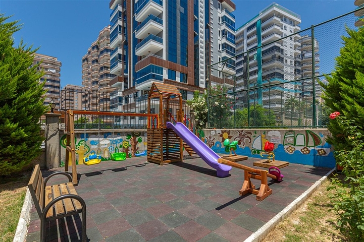 شقة غرفة وصالة مفروشة -ضمن مجمع سكني في محمودلار/ الانيا 