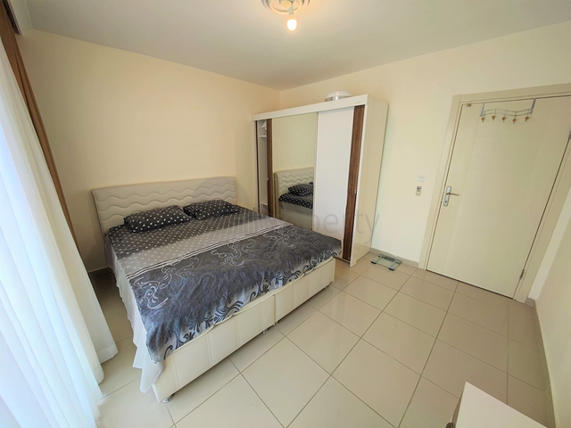 شقة غرفة وصالة مفروشة -ضمن مجمع سكني في محمودلار/ الانيا 