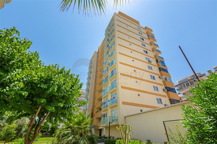 شقة غرفة وصالة مفروشة -ضمن مجمع سكني في محمودلار/ الانيا 